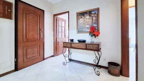 Apartamento T3 para Arrendamento em Olhão