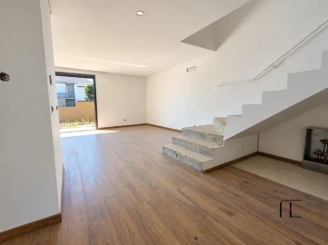 Moradia T3 para Venda em Gulpilhares e Valadares