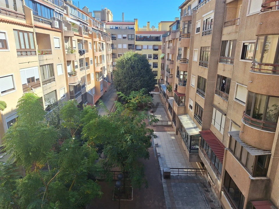 Apartamento T3 para Arrendamento em Mina de Água Foto 8