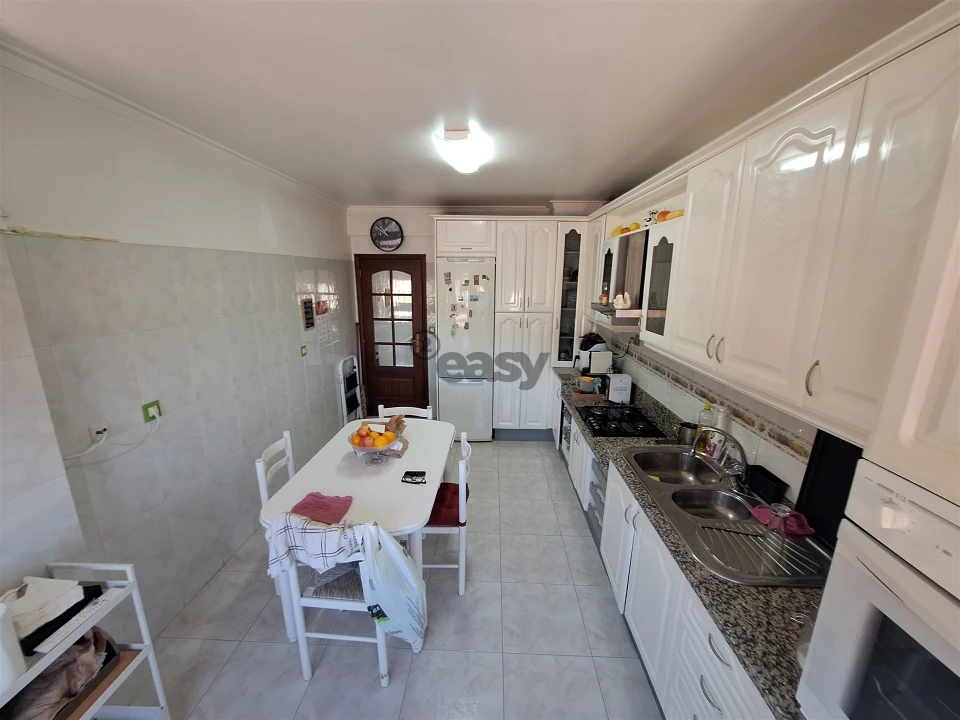 Apartamento T3 para Arrendamento em Mina de Água Foto 23