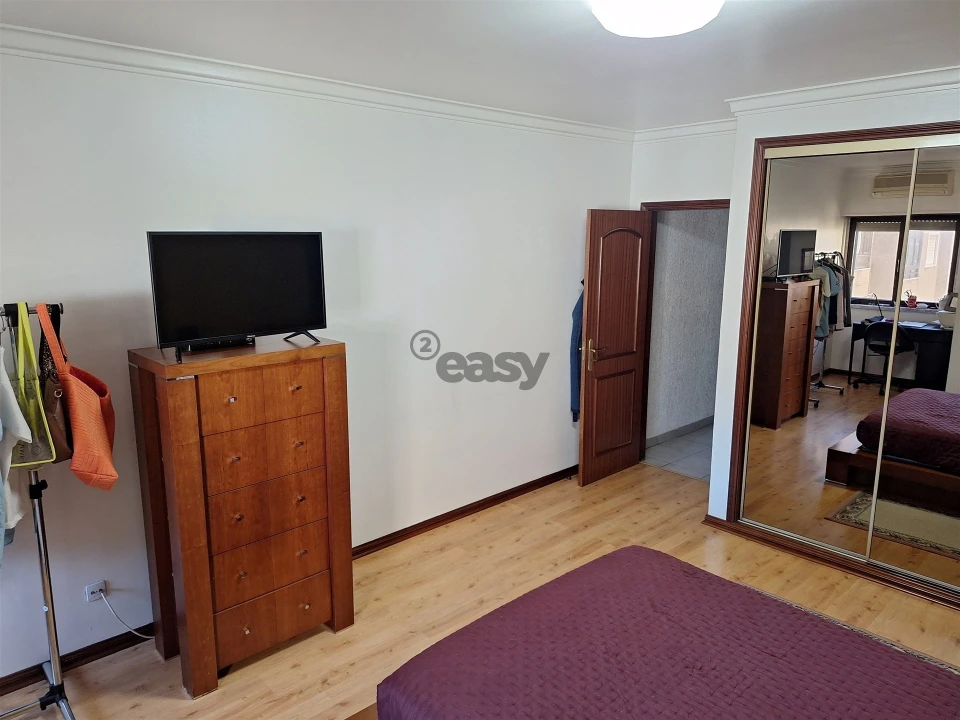 Apartamento T3 para Arrendamento em Mina de Água Foto 7