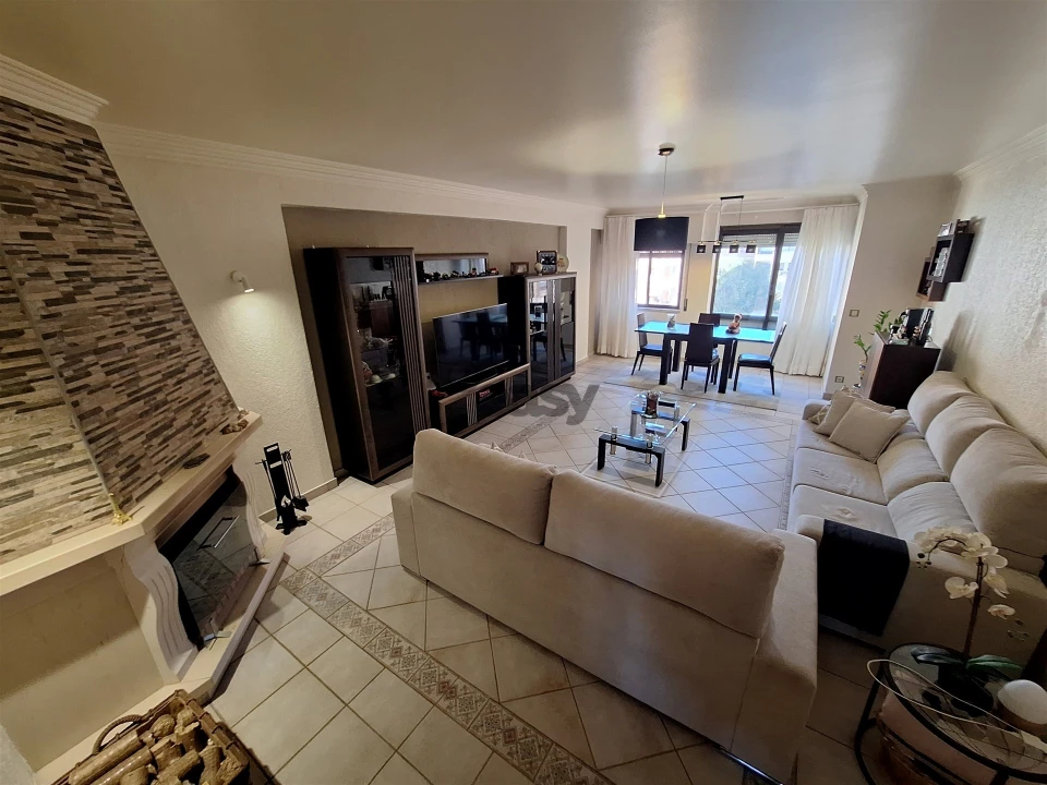 Apartamento T3 para Arrendamento em Mina de Água Foto 27