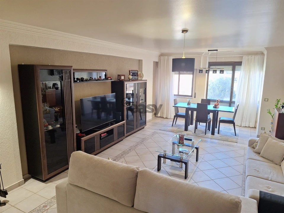 Apartamento T3 para Arrendamento em Mina de Água Foto 1