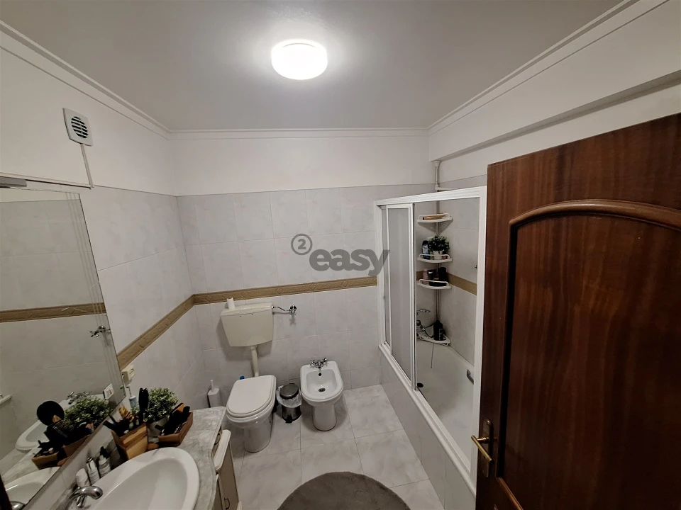 Apartamento T3 para Arrendamento em Mina de Água Foto 10