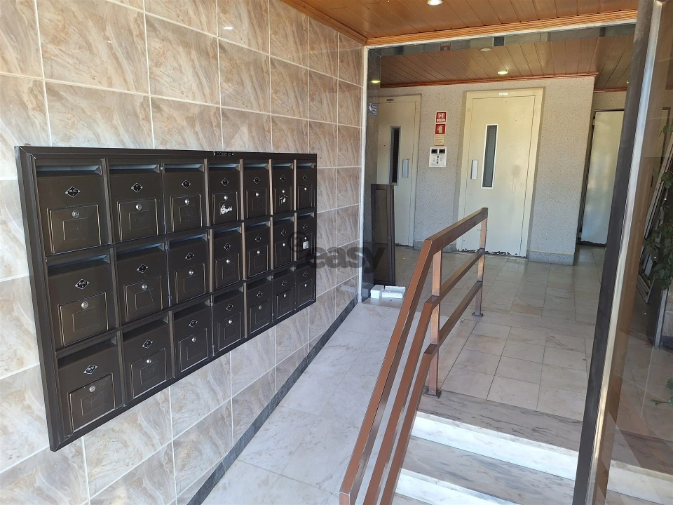 Apartamento T3 para Arrendamento em Mina de Água Foto 33