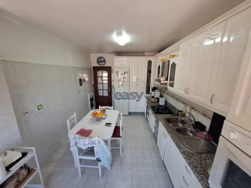 Apartamento T3 para Arrendamento em Mina de Água