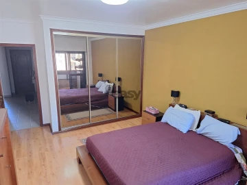 Apartamento T3 para Arrendamento em Mina de Água