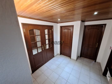Apartamento T3 para Arrendamento em Mina de Água