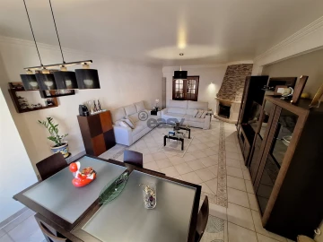 Apartamento T3 para Arrendamento em Mina de Água