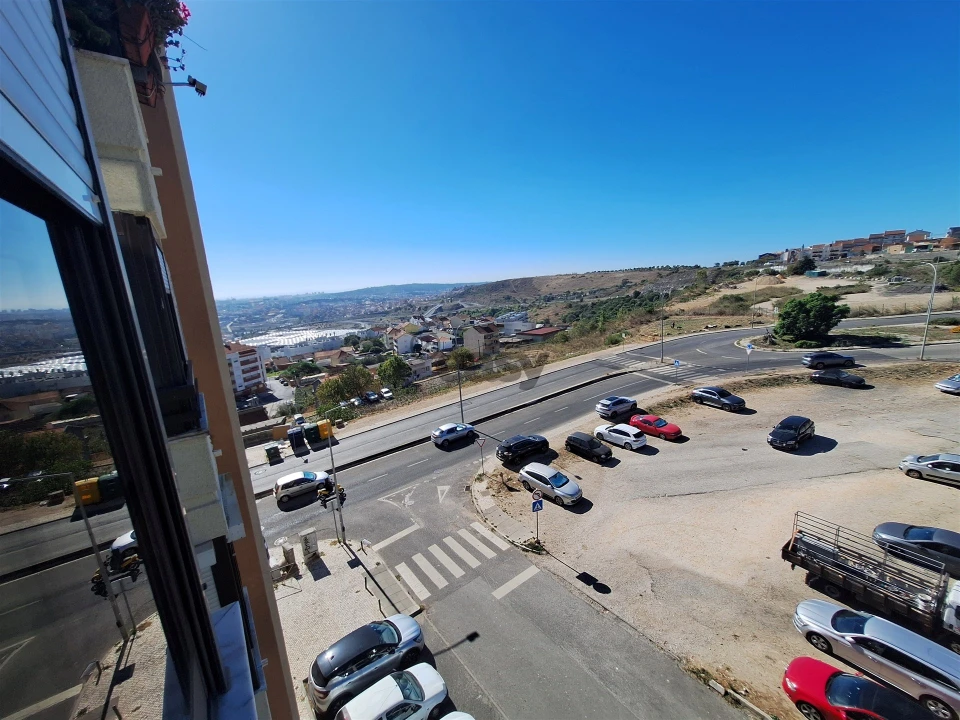 Apartamento T3 para Arrendamento em Mina de Água Foto 36