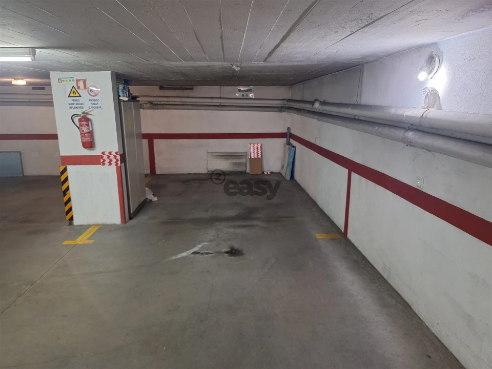 Apartamento T3 para Arrendamento em Mina de Água Foto 32