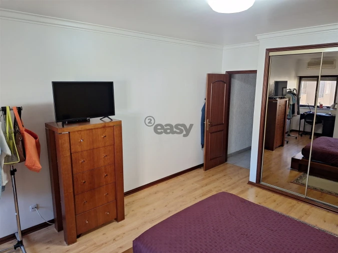 Apartamento T3 para Arrendamento em Mina de Água Foto 7