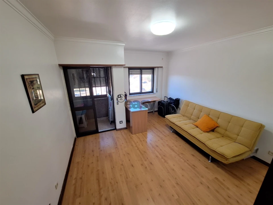 Apartamento T3 para Arrendamento em Mina de Água Foto 14