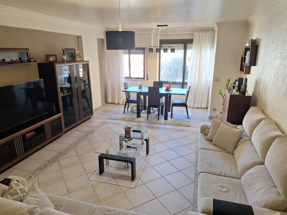Apartamento T3 para Arrendamento em Mina de Água Foto 26