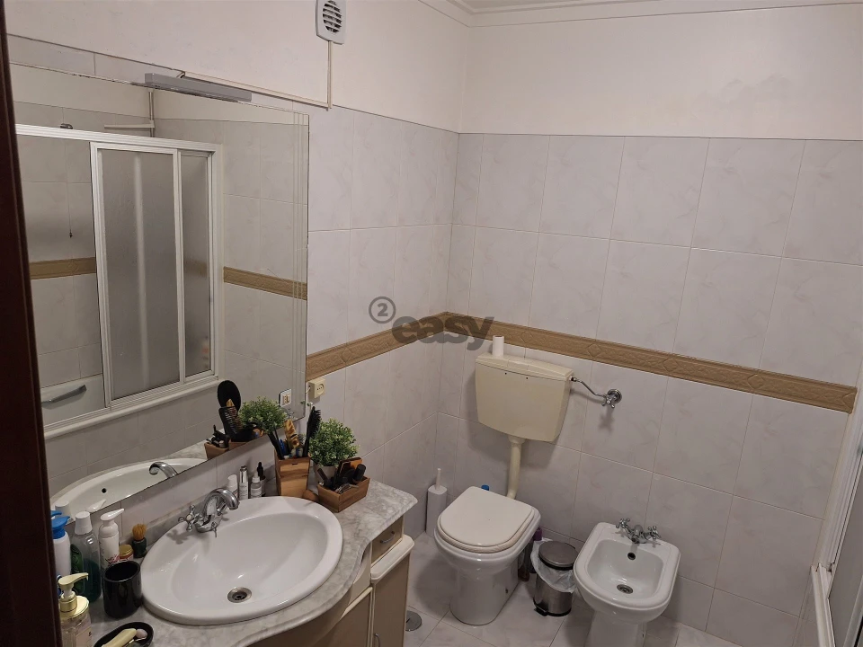 Apartamento T3 para Arrendamento em Mina de Água Foto 9