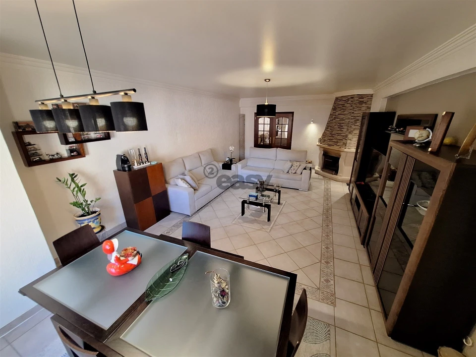 Apartamento T3 para Arrendamento em Mina de Água Foto 28