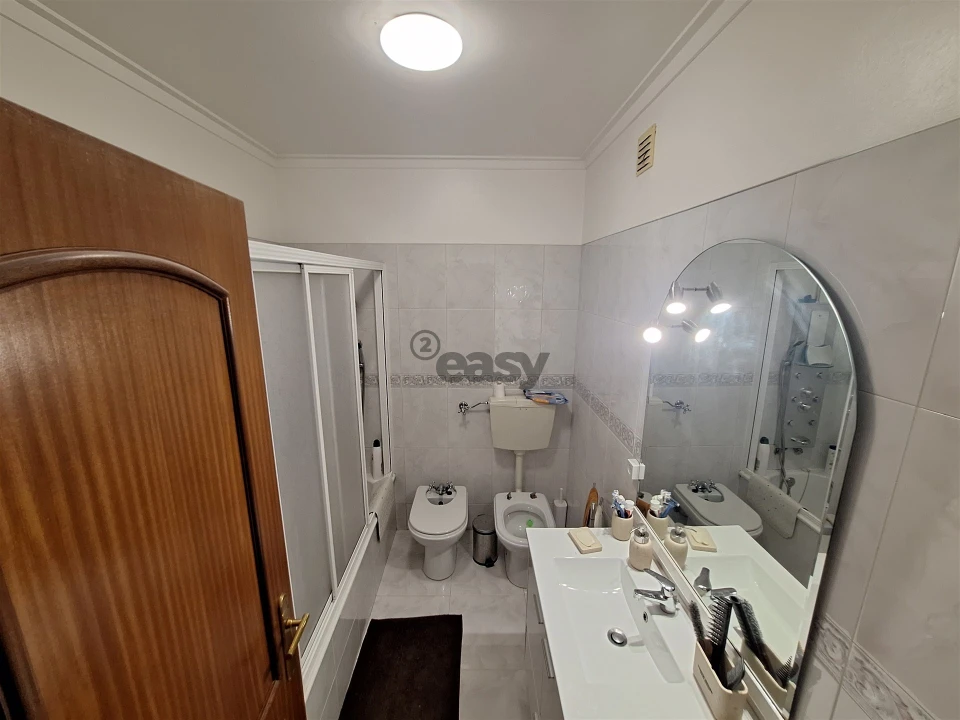 Apartamento T3 para Arrendamento em Mina de Água Foto 13