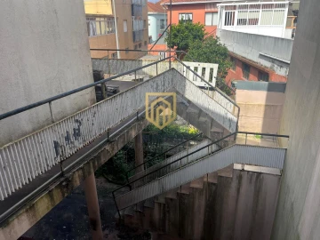Prédio para Venda em Santa Marinha e São Pedro da Afurada