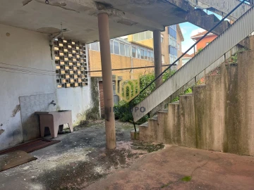 Prédio para Venda em Santa Marinha e São Pedro da Afurada