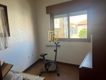 Prédio para Venda em Santa Marinha e São Pedro da Afurada
