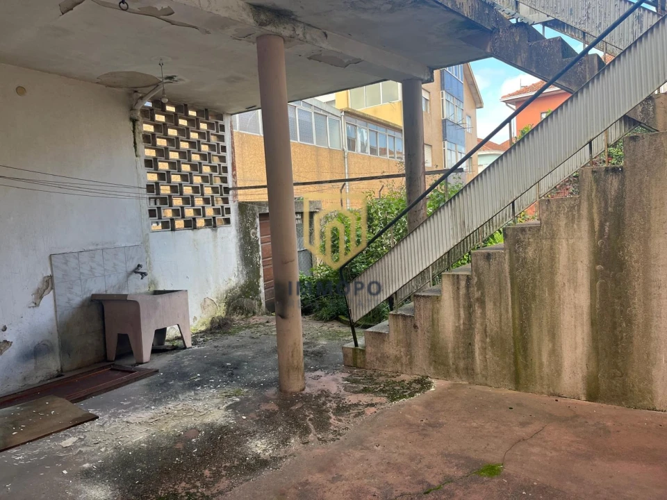 Prédio para Venda em Santa Marinha e São Pedro da Afurada Foto 8
