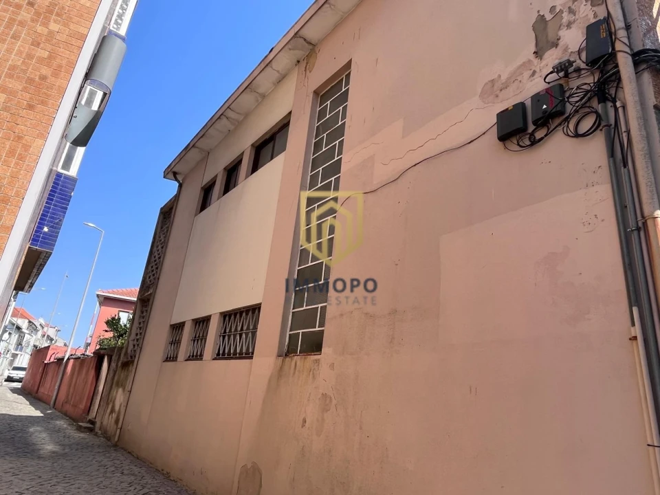Prédio para Venda em Santa Marinha e São Pedro da Afurada Foto 3