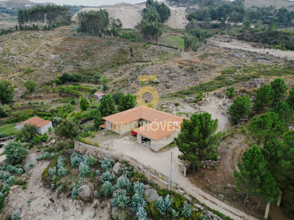 Moradia T3 para Arrendamento em Avessadas e Rosém Foto 7