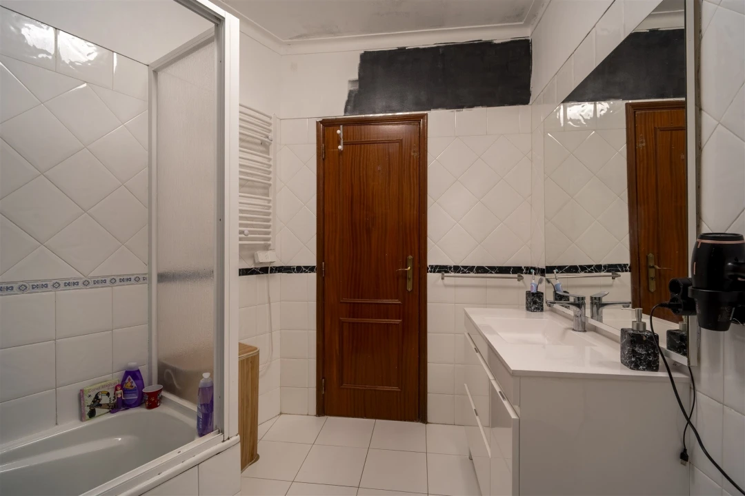 Apartamento T2 para Venda em Rio de Mouro Foto 12
