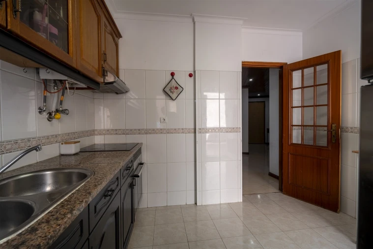 Apartamento T2 para Venda em Rio de Mouro Foto 29
