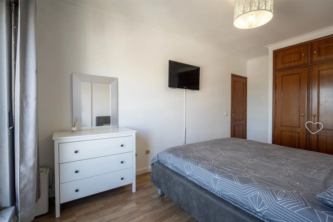 Apartamento T2 para Venda em Rio de Mouro Foto 2