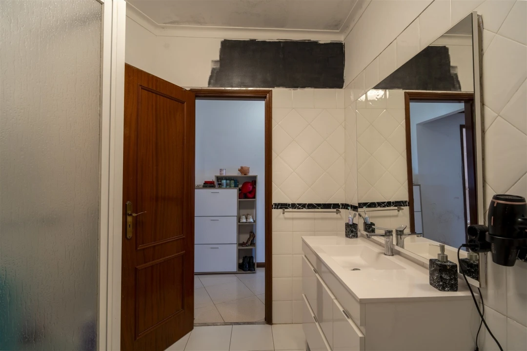 Apartamento T2 para Venda em Rio de Mouro Foto 10
