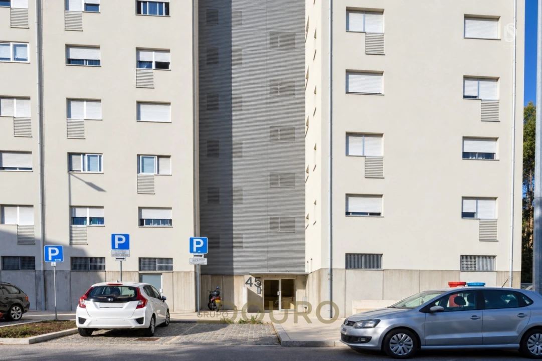 Apartamento T2 para Venda em Vilar de Andorinho Foto 2