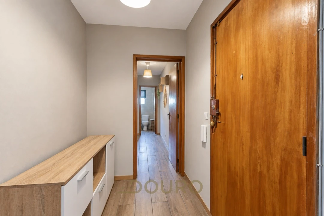 Apartamento T2 para Venda em Vilar de Andorinho Foto 6