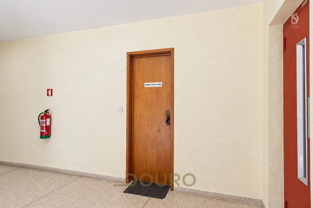 Apartamento T2 para Venda em Vilar de Andorinho Foto 5