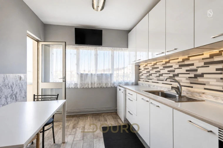 Apartamento T2 para Venda em Vilar de Andorinho Foto 11