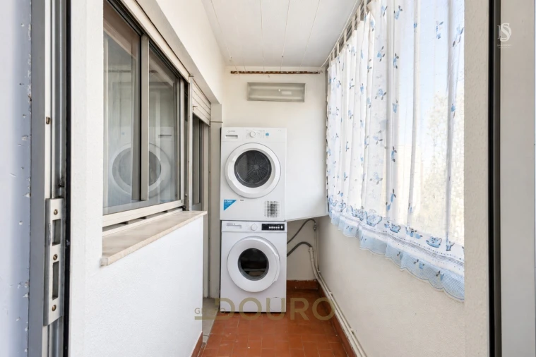 Apartamento T2 para Venda em Vilar de Andorinho Foto 13