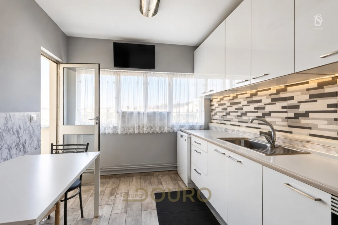 Apartamento T2 para Venda em Vilar de Andorinho Foto 11