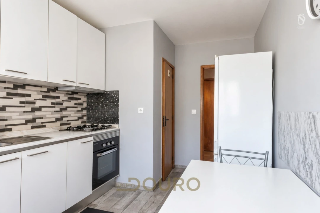 Apartamento T2 para Venda em Vilar de Andorinho Foto 12