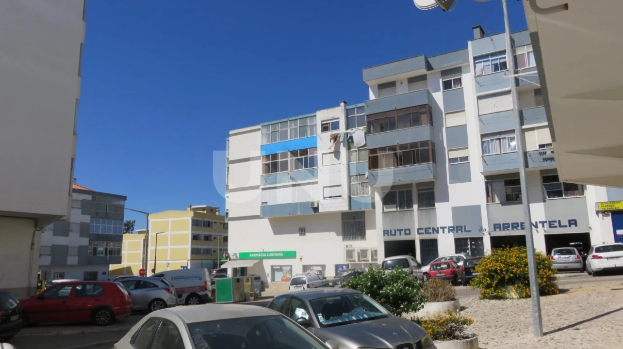 Loja para Venda em Seixal, Arrentela e Aldeia de Paio Pires Foto 2