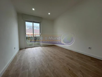 Apartamento T4 para Venda em Águas Livres