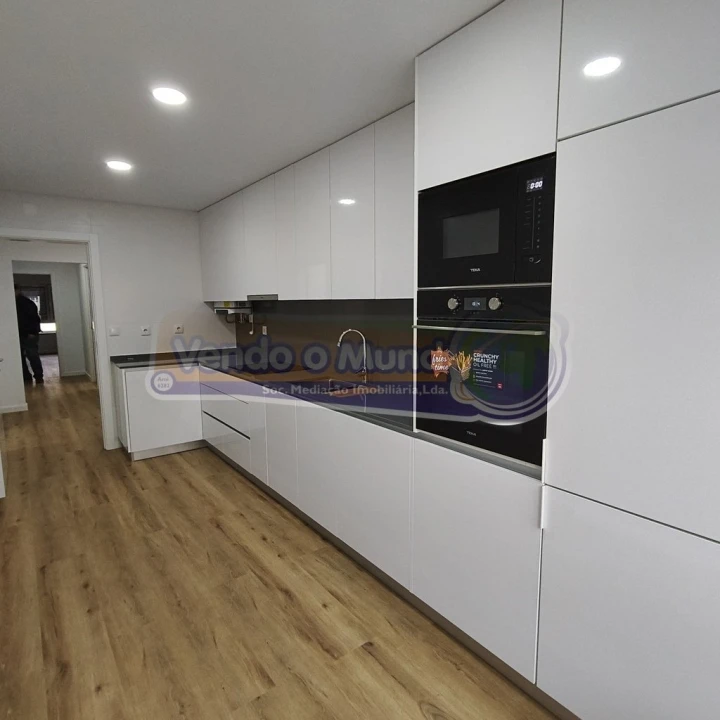 Apartamento T3 para Venda em Póvoa de Santa Iria e Forte da Casa Foto 2