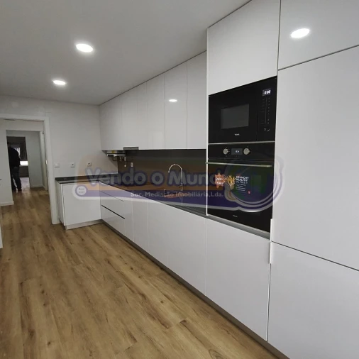 Apartamento T3 para Venda em Póvoa de Santa Iria e Forte da Casa Foto 2