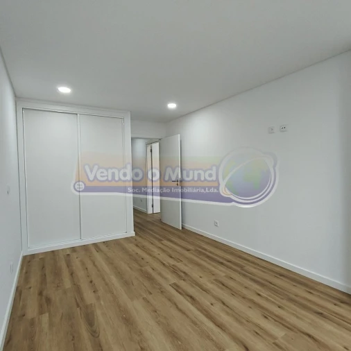 Apartamento T3 para Venda em Póvoa de Santa Iria e Forte da Casa Foto 12