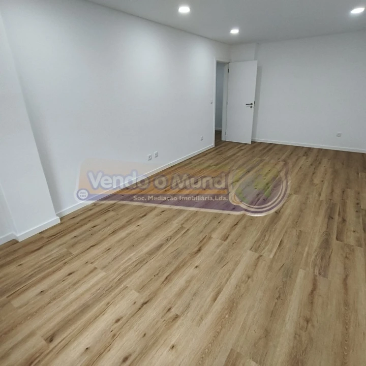 Apartamento T3 para Venda em Póvoa de Santa Iria e Forte da Casa Foto 6