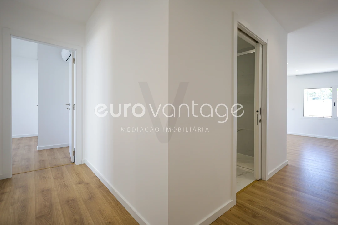 Apartamento T3 para Venda em Parceiros e Azoia Foto 6