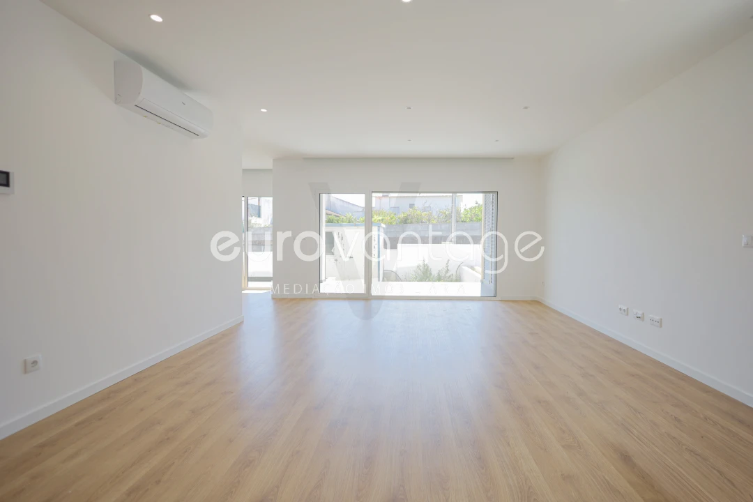 Apartamento T3 para Venda em Parceiros e Azoia Foto 2