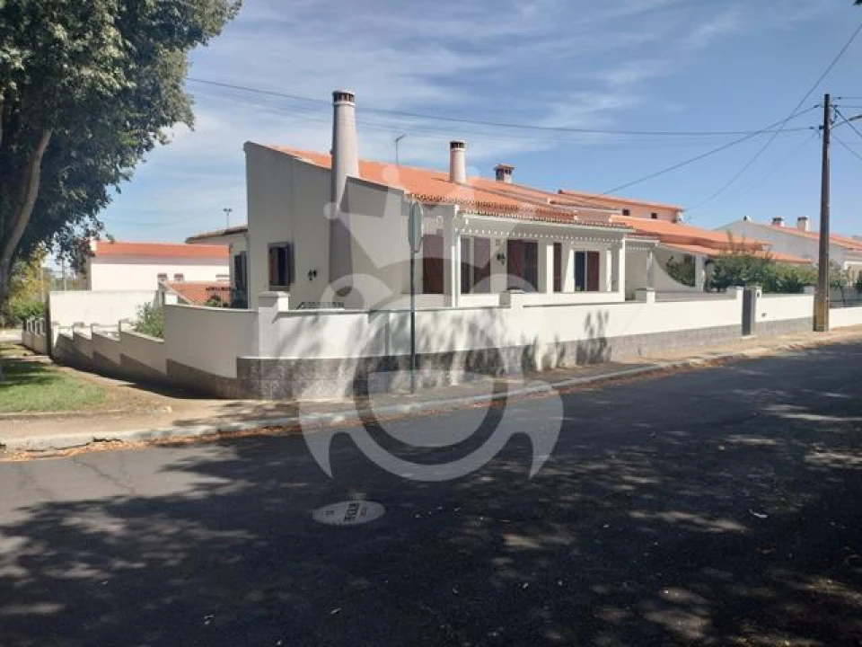 Moradia T5 para Venda em Reguengos de Monsaraz Foto 1
