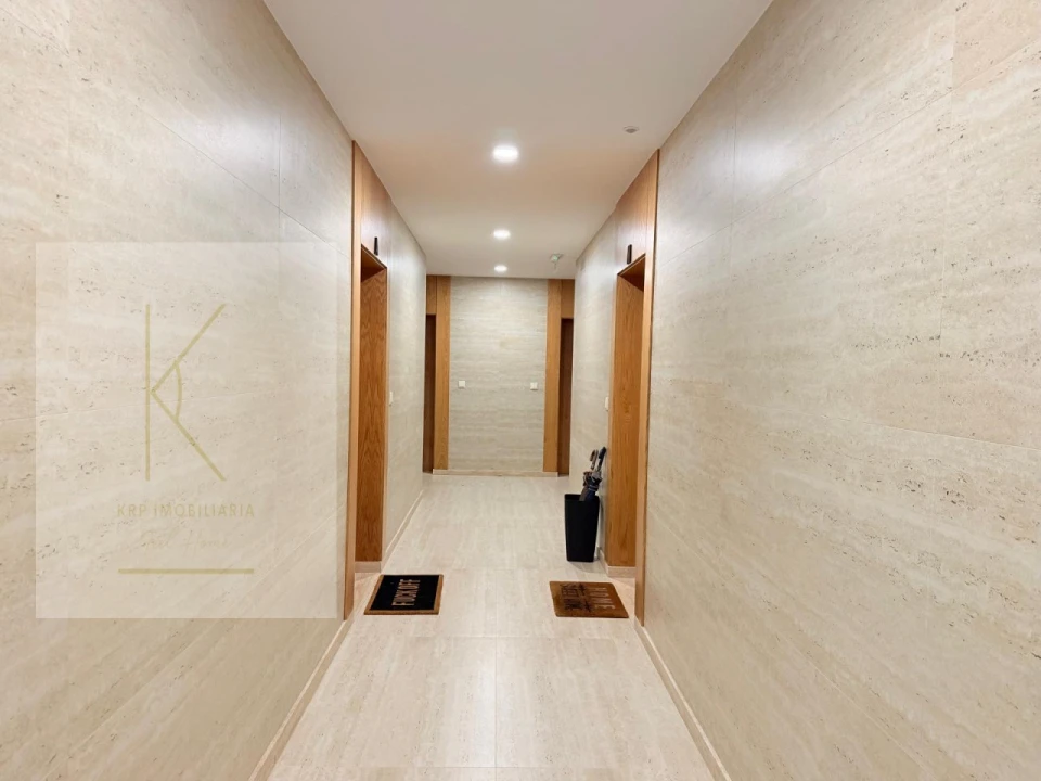 Apartamento T1 para Venda em Arcozelo Foto 28