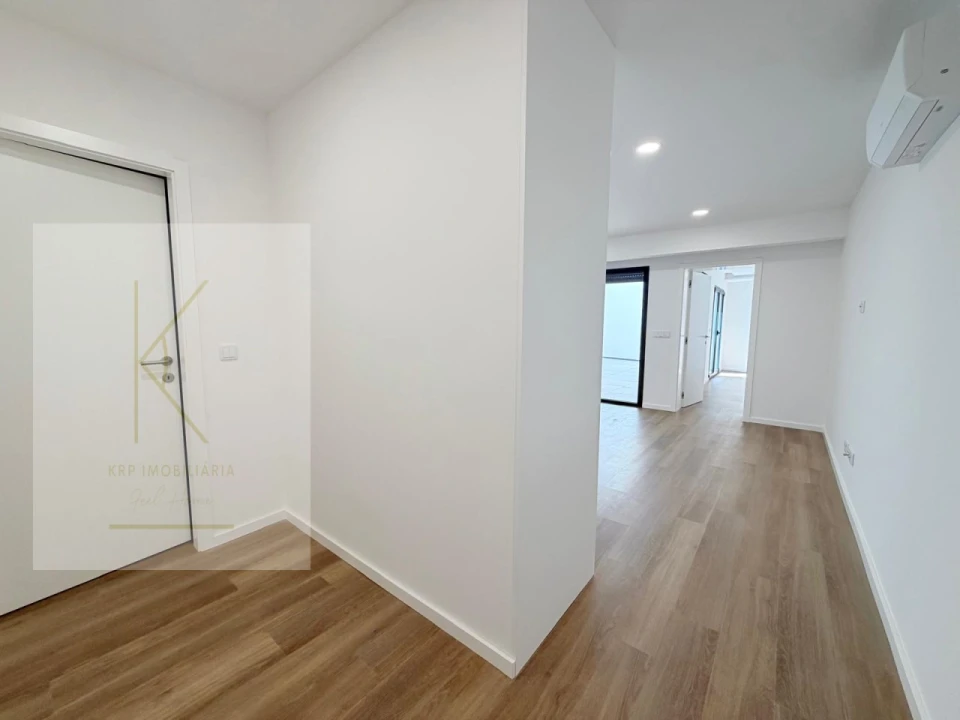 Apartamento T1 para Venda em Arcozelo Foto 25