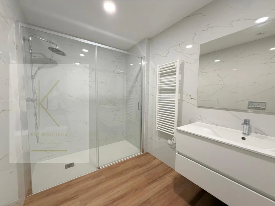 Apartamento T1 para Venda em Arcozelo Foto 12